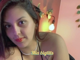 Mia_bigtitts